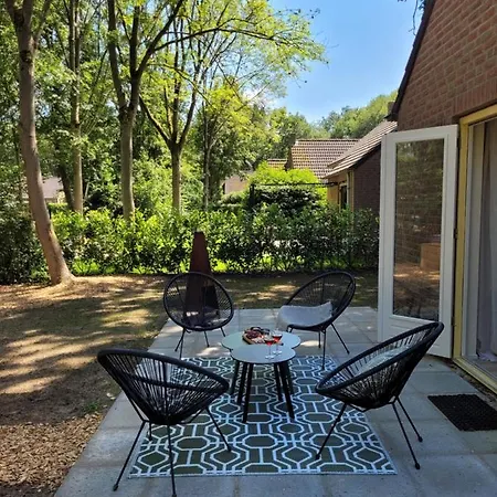 Retro Chic Wellness Met Hottub & Sauna