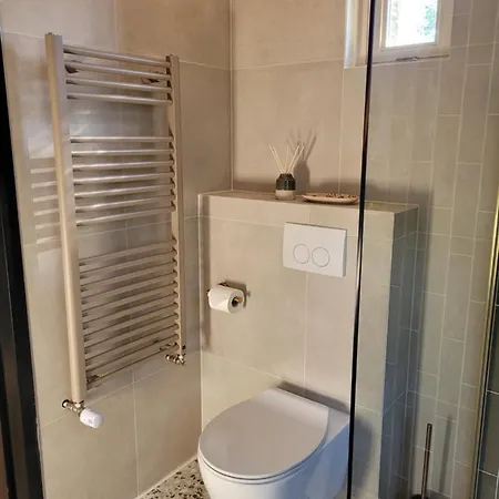 Retro Chic Wellness Met Hottub & Sauna