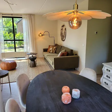 Retro Chic Wellness Met Hottub & Sauna