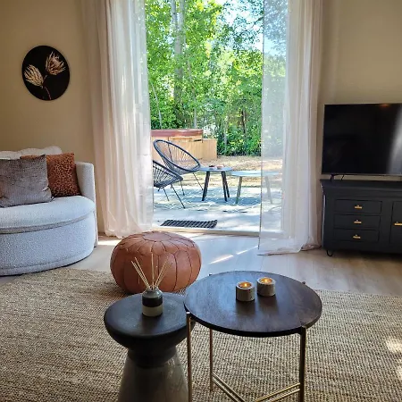 Retro Chic Wellness Met Hottub & Sauna