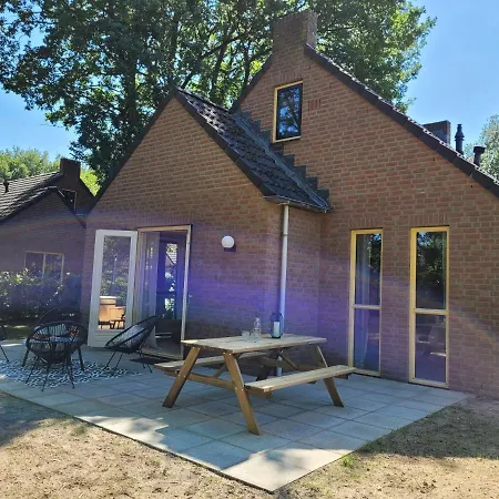 Retro Chic Wellness Met Hottub & Sauna Holiday home
