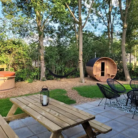 Holiday home Retro Chic Wellness Met Hottub & Sauna Ewijk