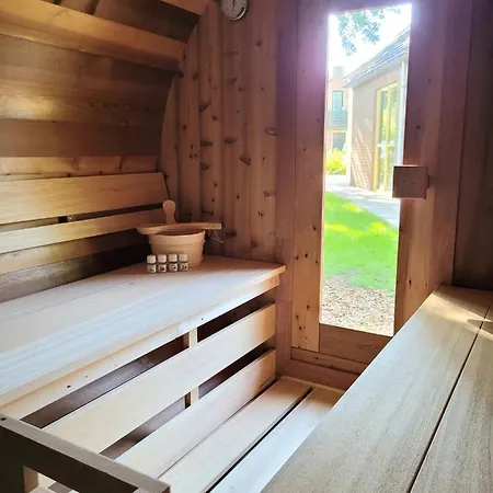 Retro Chic Wellness Met Hottub & Sauna Ewijk