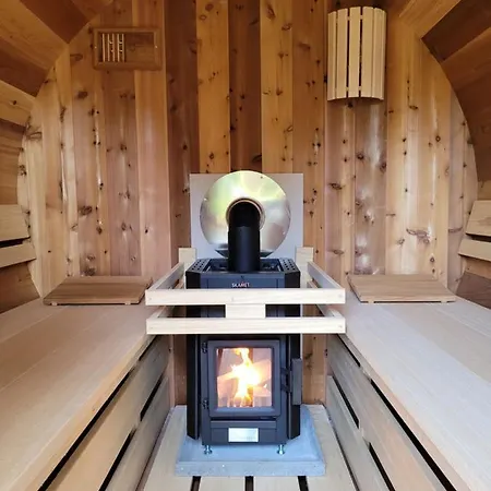 Retro Chic Wellness Met Hottub & Sauna Holiday home *