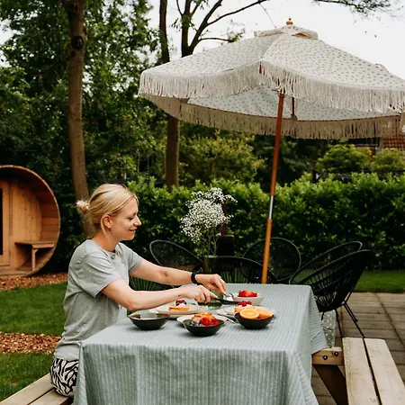 Retro Chic Wellness Met Hottub & Sauna *