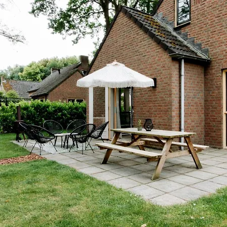 Retro Chic Wellness Met Hottub & Sauna Holiday home *