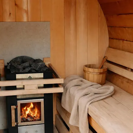 Retro Chic Wellness Met Hottub & Sauna * Ewijk