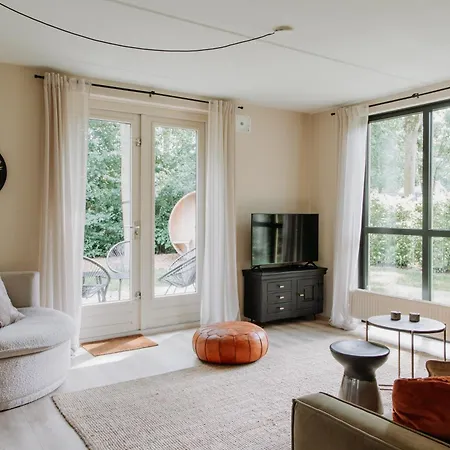 Retro Chic Wellness Met Hottub & Sauna Holiday home *