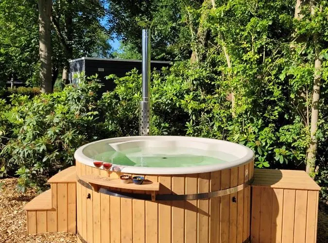 Retro Chic Wellness Met Hottub & Sauna Holiday home *