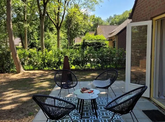 Retro Chic Wellness Met Hottub & Sauna