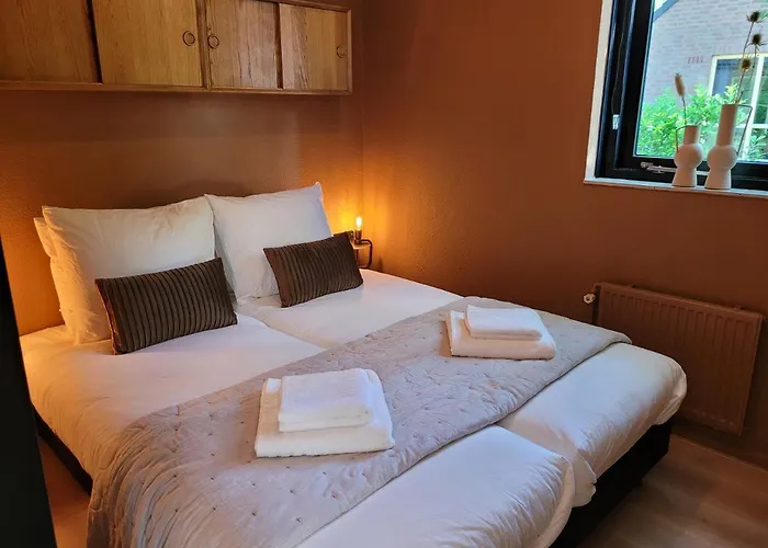 Retro Chic Wellness Met Hottub & Sauna * Ewijk