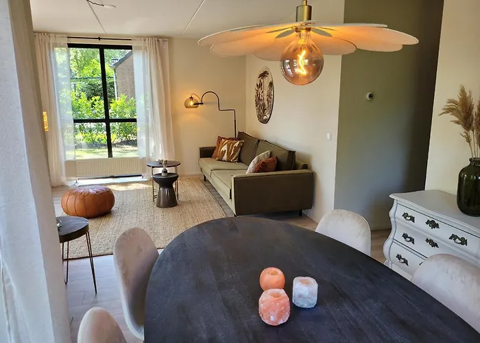 Retro Chic Wellness Met Hottub & Sauna