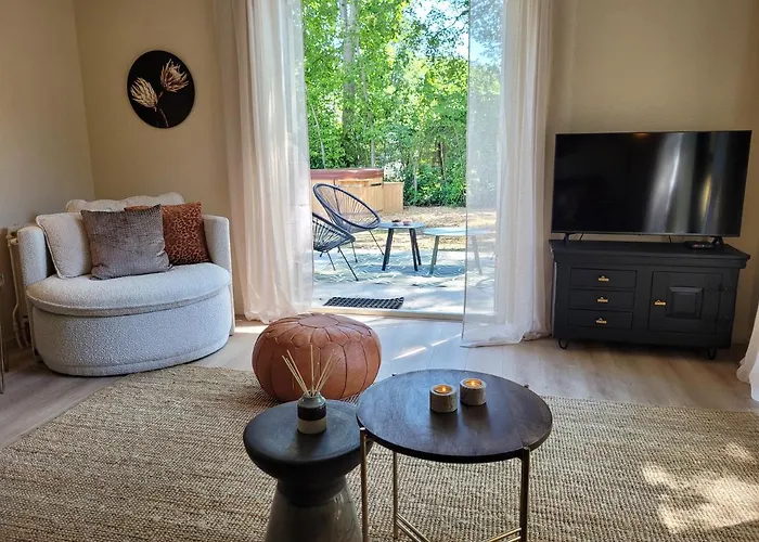 Retro Chic Wellness Met Hottub & Sauna