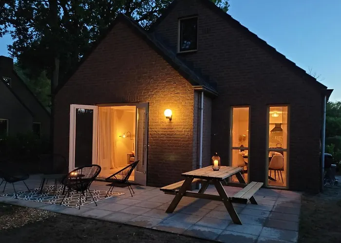 Retro Chic Wellness Met Hottub & Sauna