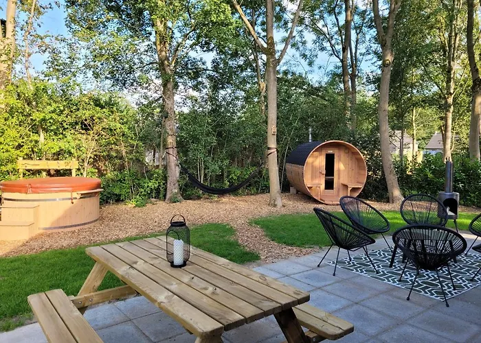 Holiday home Retro Chic Wellness Met Hottub & Sauna Ewijk