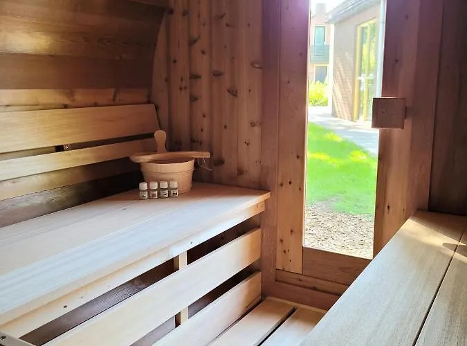Retro Chic Wellness Met Hottub & Sauna Ewijk