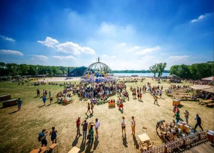 Retro Chic Wellness Met Hottub & Sauna Holiday home *