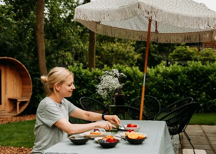 Retro Chic Wellness Met Hottub & Sauna *