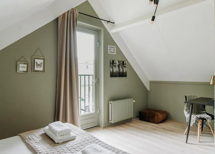 Holiday home Retro Chic Wellness Met Hottub & Sauna Ewijk