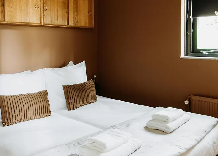 Retro Chic Wellness Met Hottub & Sauna