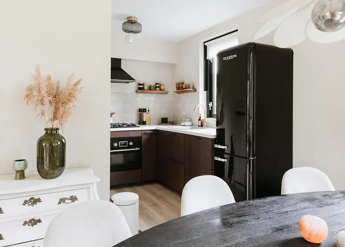 Holiday home Retro Chic Wellness Met Hottub & Sauna *