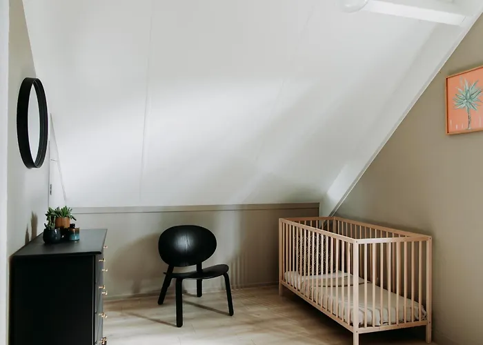 Retro Chic Wellness Met Hottub & Sauna Holiday home Ewijk