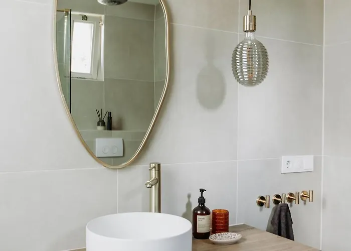 Holiday home Retro Chic Wellness Met Hottub & Sauna Ewijk