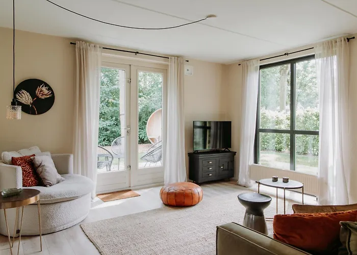 Retro Chic Wellness Met Hottub & Sauna Holiday home *