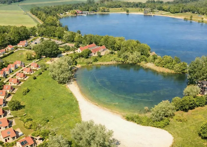 Retro Chic Wellness Met Hottub & Sauna Holiday home Ewijk