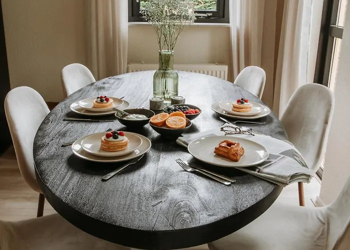 Retro Chic Wellness Met Hottub & Sauna