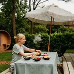 Retro Chic Wellness Met Hottub & Sauna *