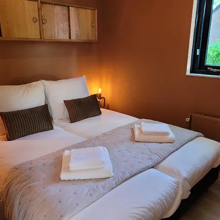 Retro Chic Wellness Met Hottub & Sauna * Ewijk