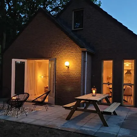 Retro Chic Wellness Met Hottub & Sauna